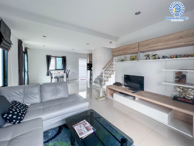 *****บ้านเดี่ยวมือสองย่านนนทบุรีฯ ม.ดีไลท์ พุทธมณฑล-ศาลายา เนื้อที่กว้างขวางมากถึง 56.10 ตร.ว.  ฟังก์ชัน 3 ห้องนอน 2 ห้องน้ำ ที่จอดรถ 1 คัน บ้านสวย ฟรีเฟอร์นิเจอร์ พร้อมเข้าอยู้่ได้ทันที บนทำเลแห่งการเดินทาง